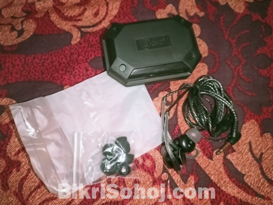 QKZ DM10 high base earphone